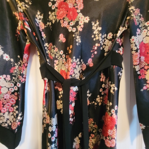 Pretty Moa Moa floral blouse - Picture 9 of 12